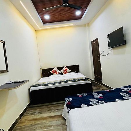Hotel Shreenidhi Comfort Stay اوجاين المظهر الخارجي الصورة
