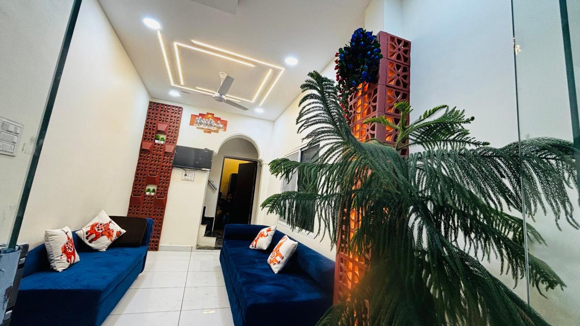 Hotel Shreenidhi Comfort Stay اوجاين المظهر الخارجي الصورة