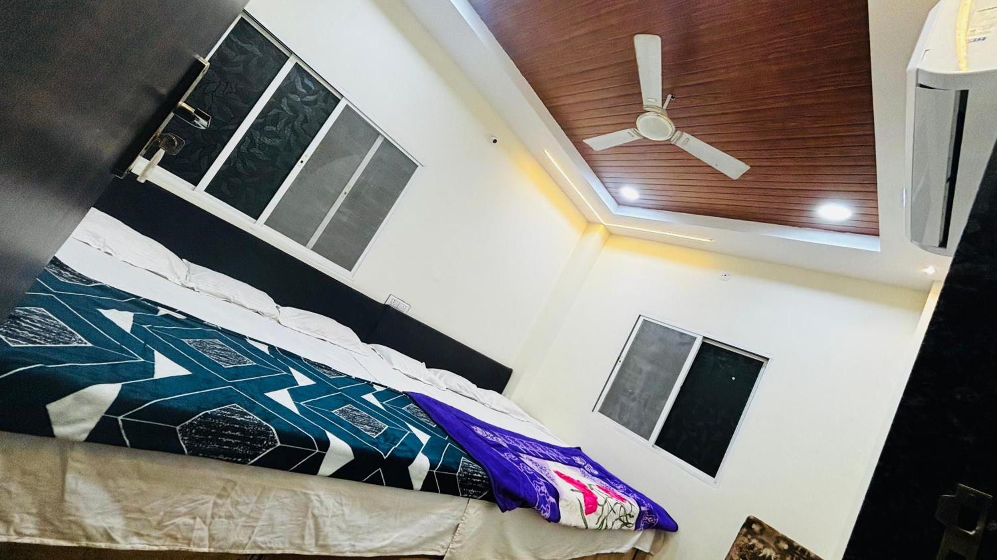 Hotel Shreenidhi Comfort Stay اوجاين المظهر الخارجي الصورة